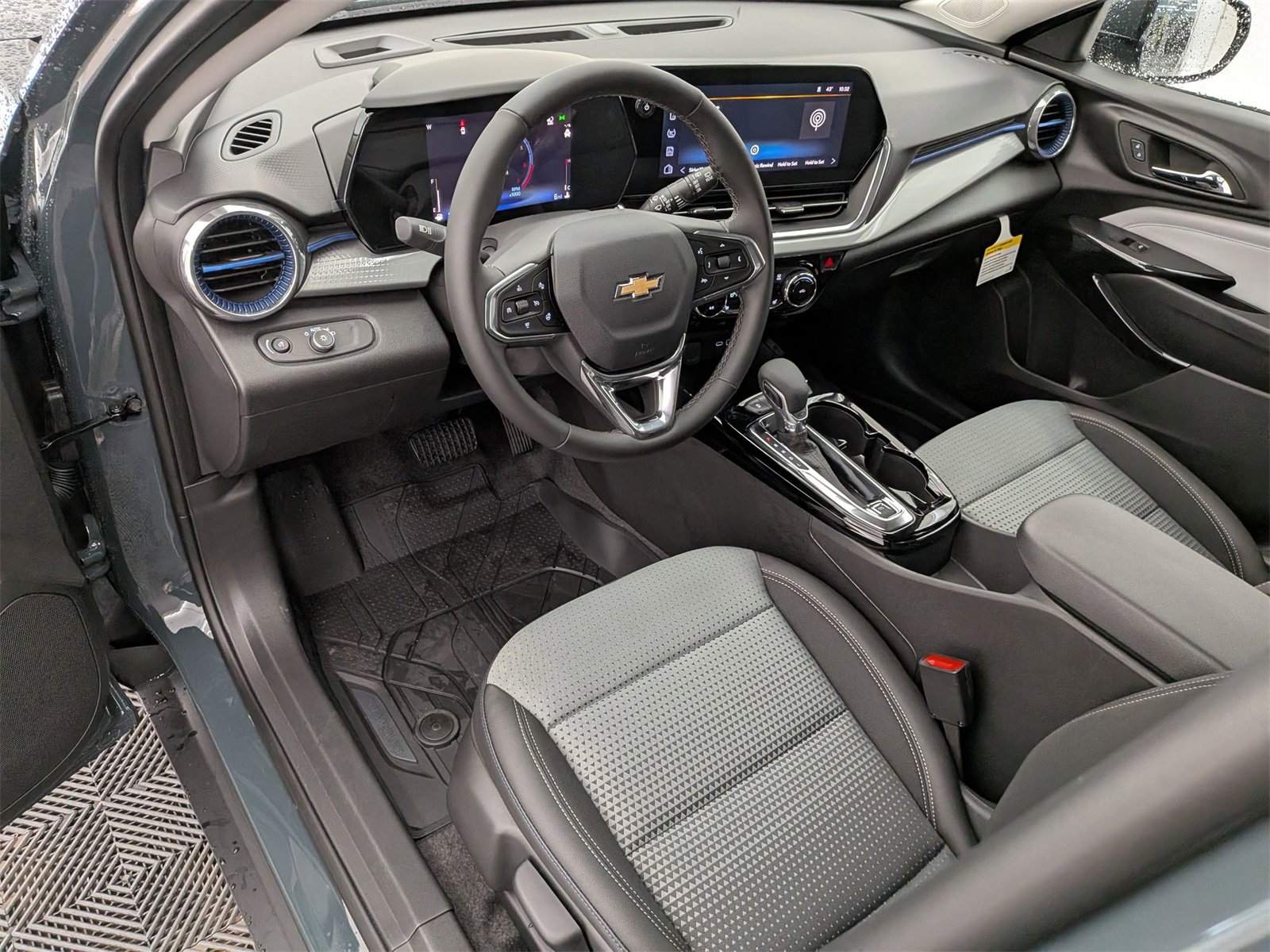 2026 Chevrolet Trax LT photo 2