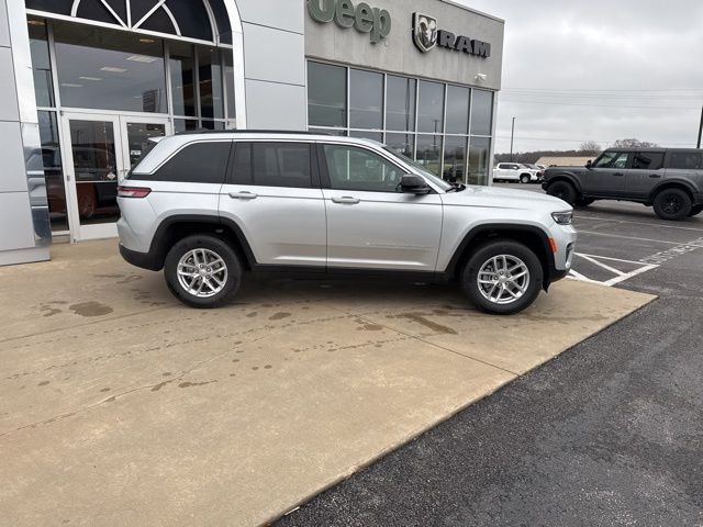 2025 Jeep Grand Cherokee Laredo X photo 4