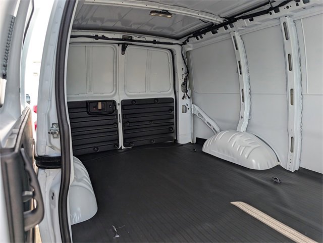 2025 Chevrolet Express Cargo 3500 photo 4
