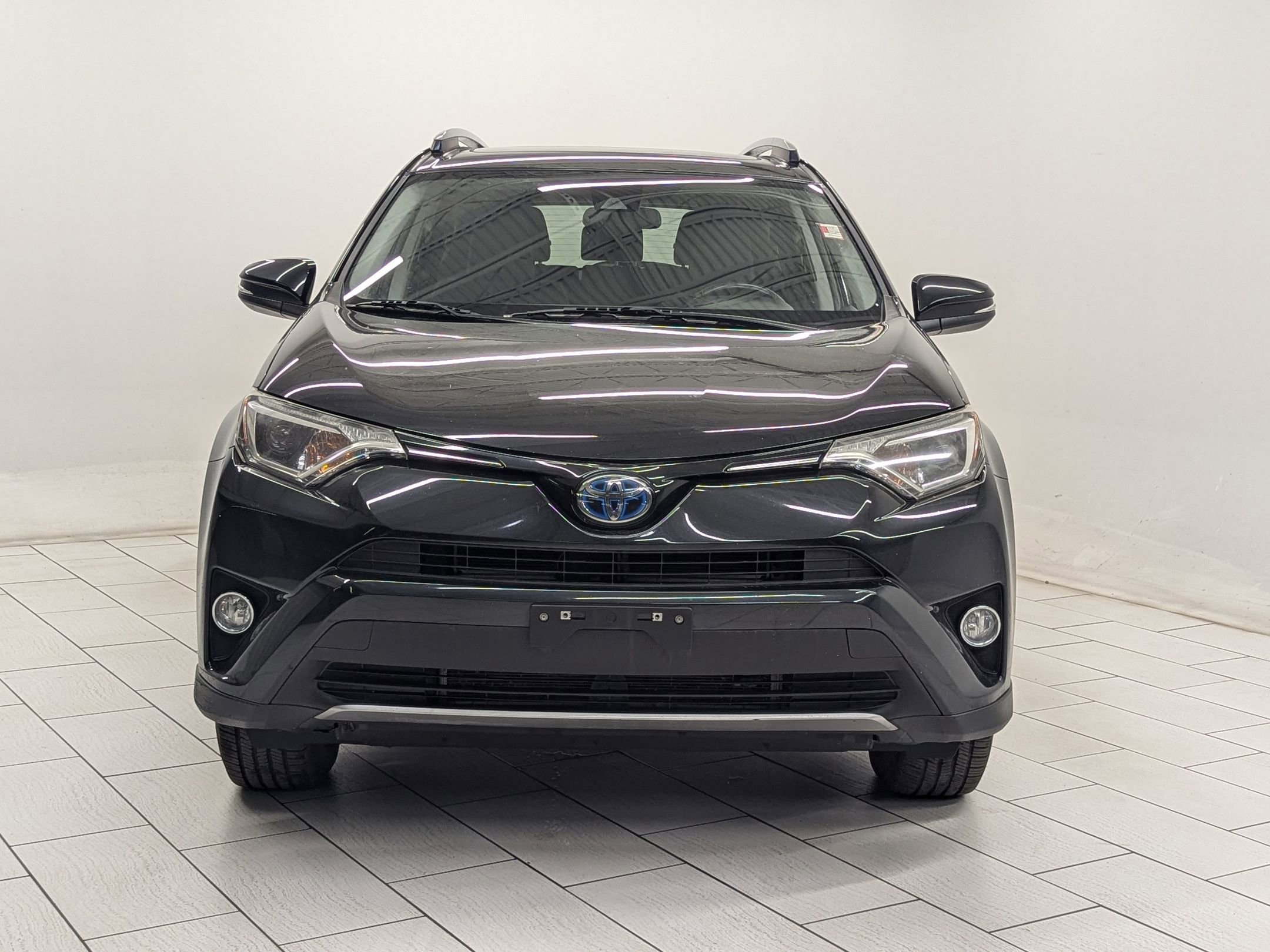 2018 Toyota RAV4 Hybrid LE photo 3
