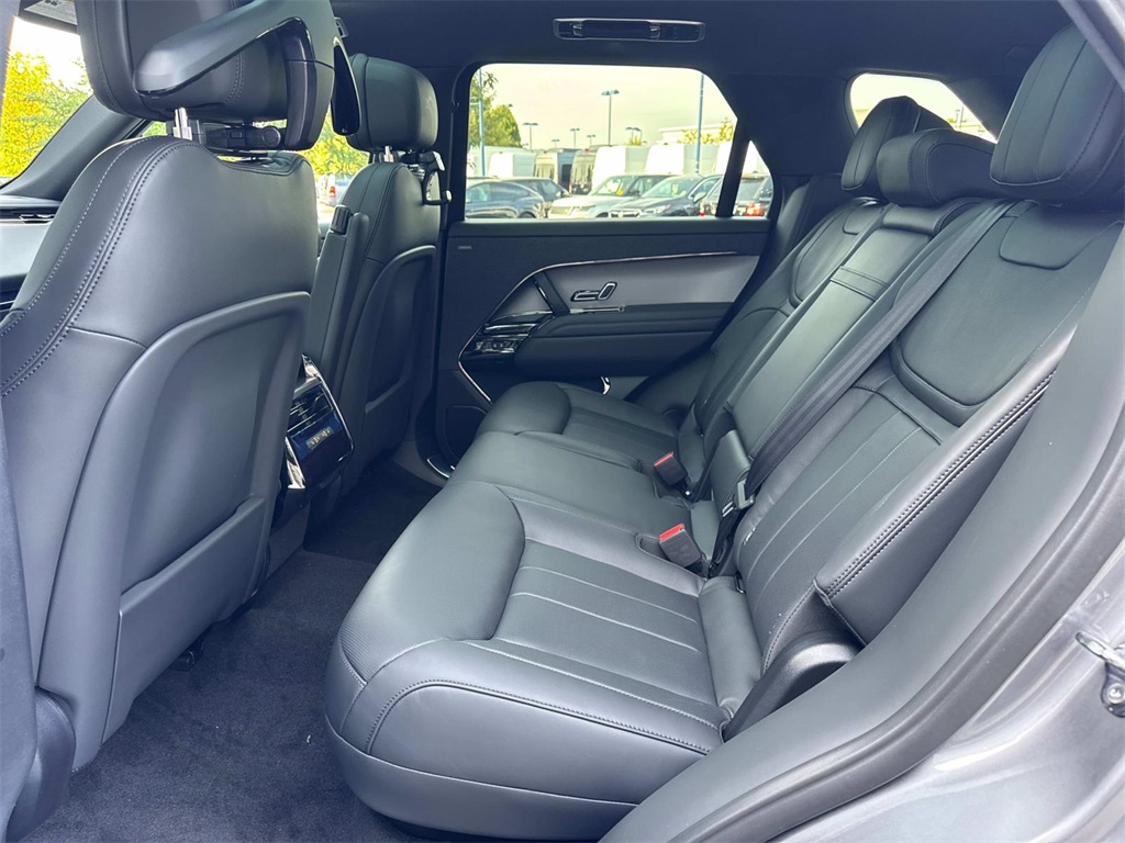 2025 Land Rover Range Rover Sport SE photo 13