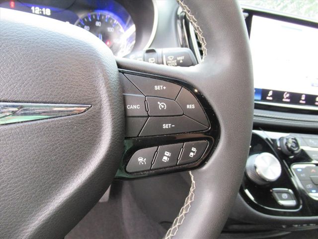 2023 Chrysler Pacifica Touring L photo 19