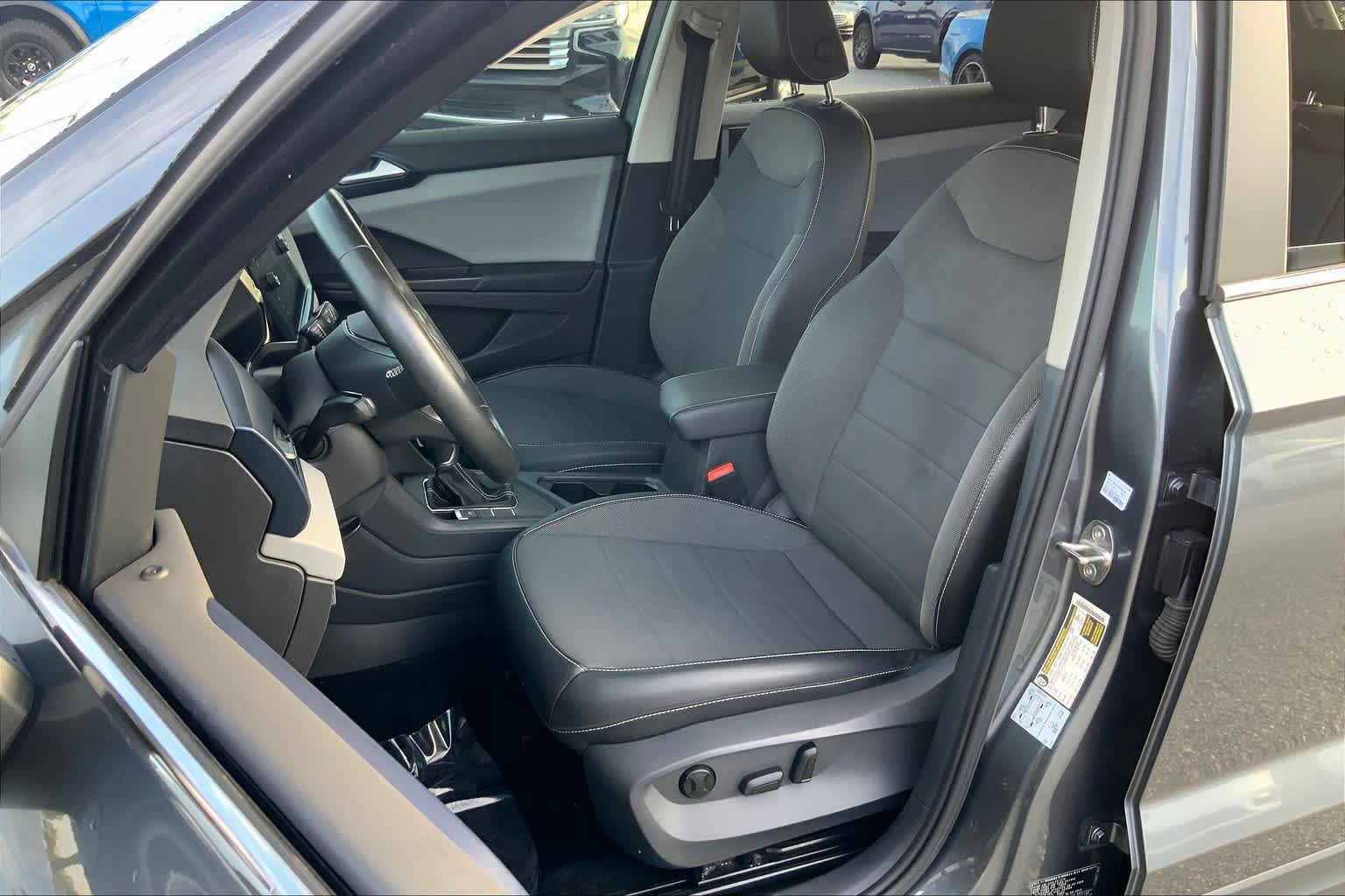 2022 Volkswagen Taos SE photo 4