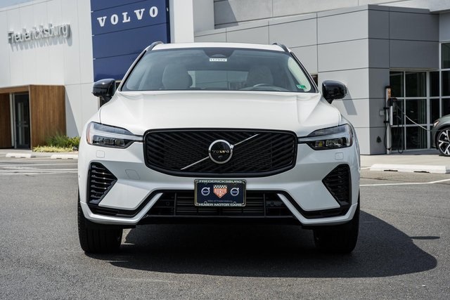 2026 Volvo XC60 Hybrid T8 photo 2