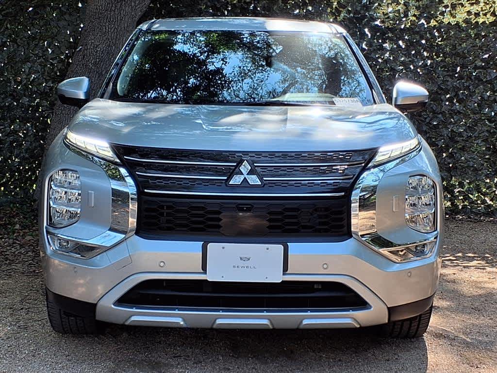 2022 Mitsubishi Outlander SE photo 2