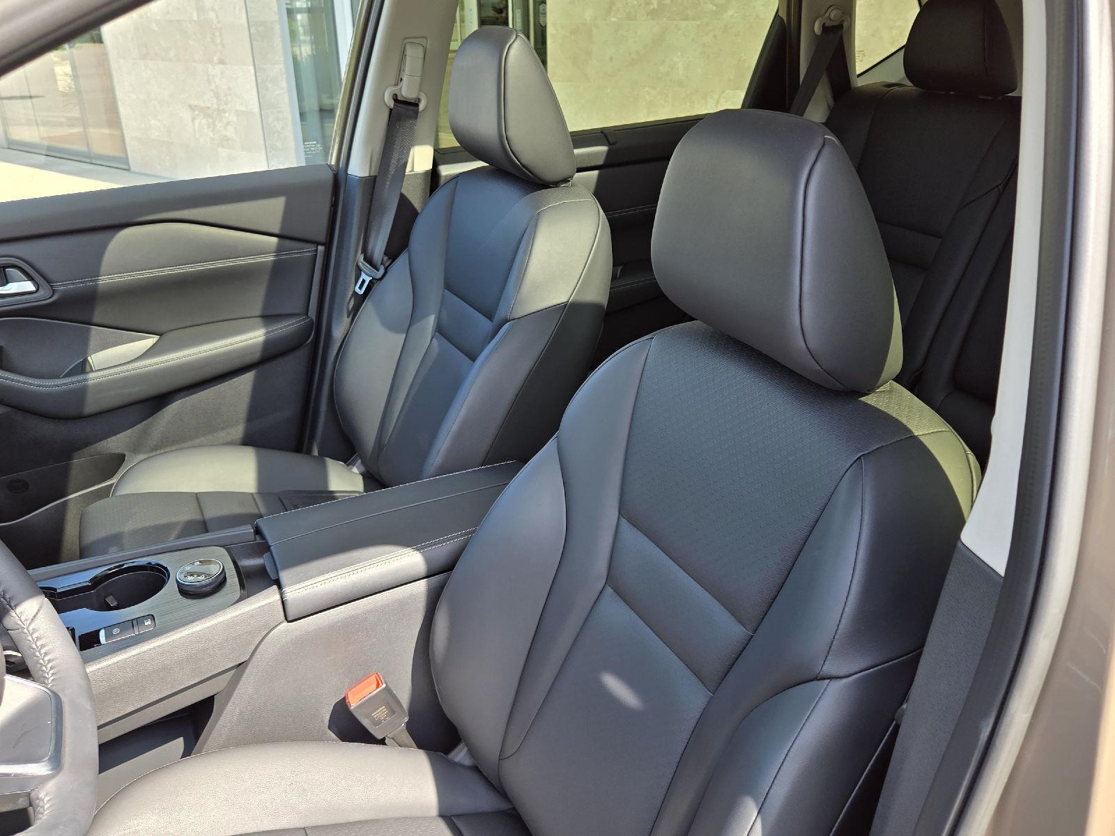 2024 Nissan Rogue SV photo 7