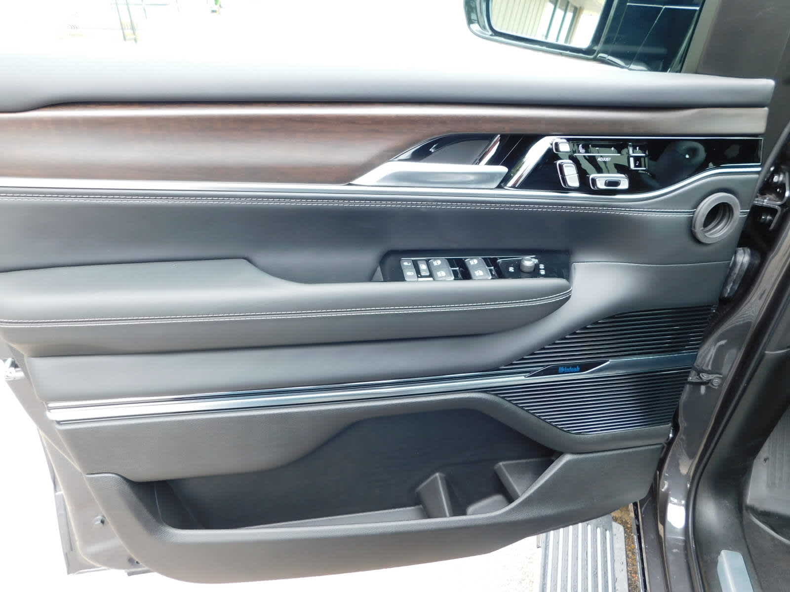2024 Jeep Grand Wagoneer L Base photo 11