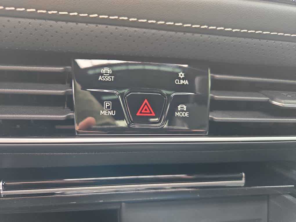 2025 Volkswagen Atlas Cross Sport SEL Premium R-Line photo 28