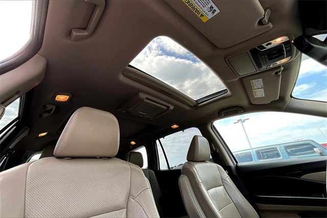2016 Honda Pilot Elite photo 15