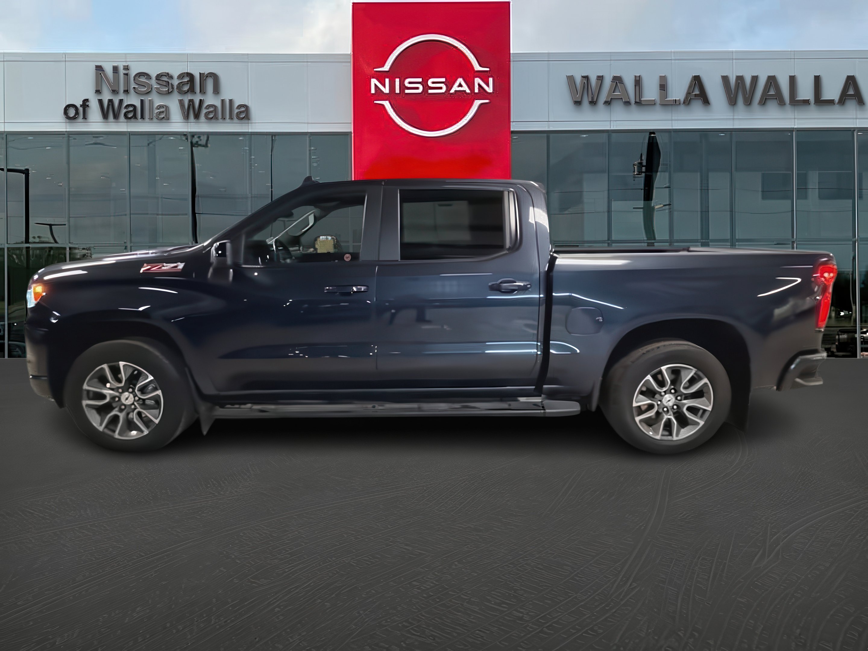 2024 Chevrolet Silverado 1500 RST photo 4