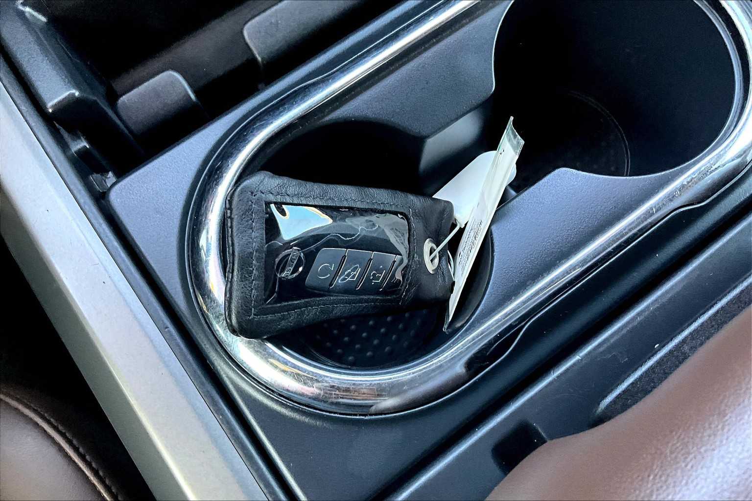 2020 Nissan Titan Platinum Reserve photo 13