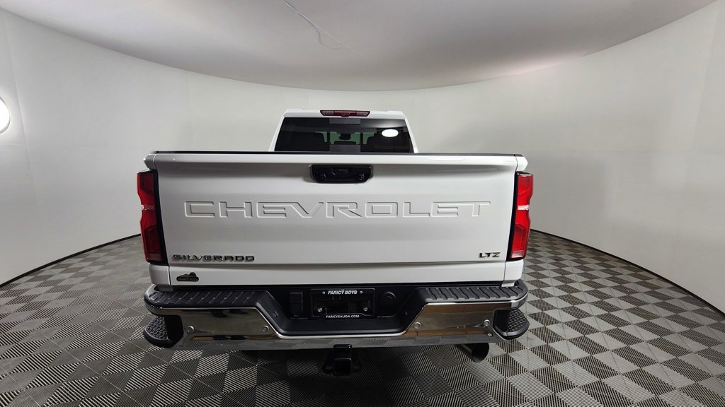 2025 Chevrolet Silverado 2500HD LTZ photo 4