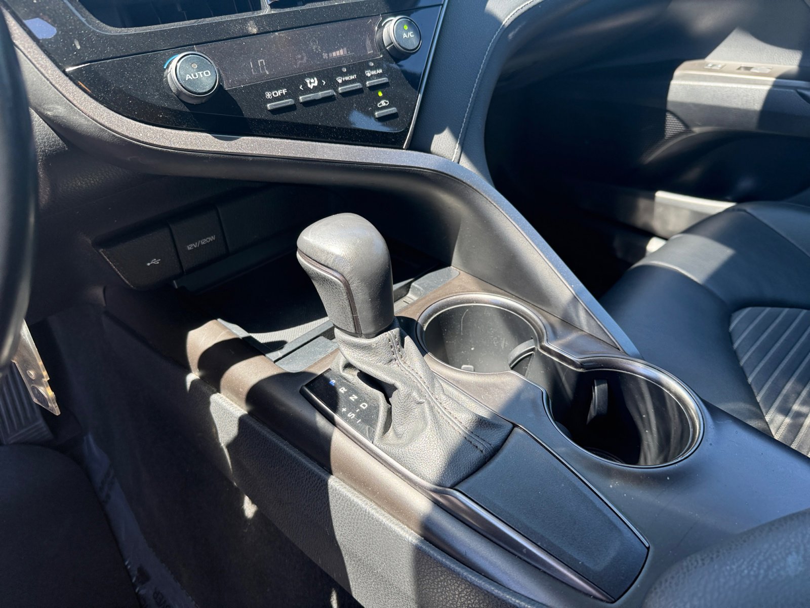 2021 Toyota Camry SE photo 13