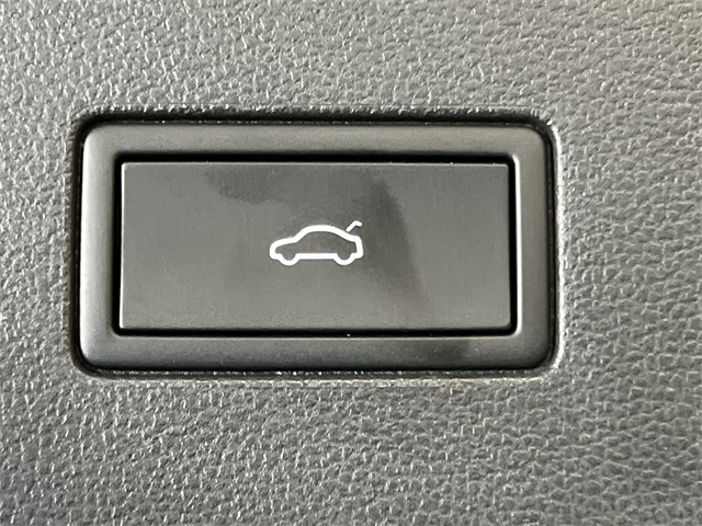 2025 Volkswagen Atlas SE Technology photo 3