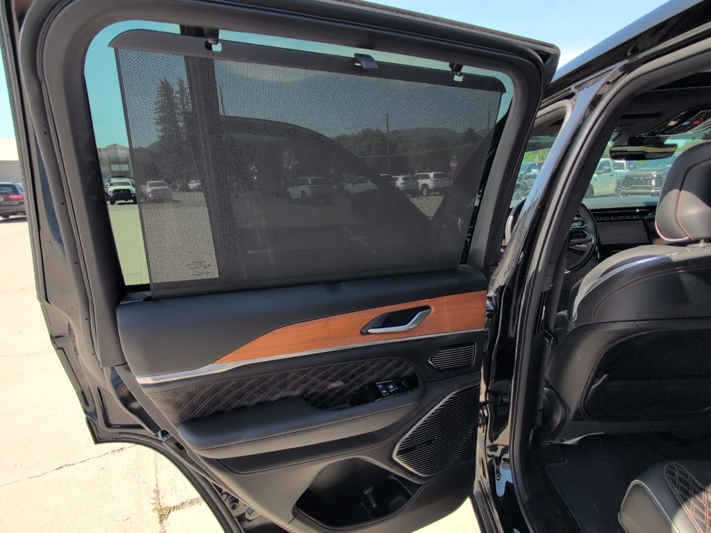 2022 Jeep Grand Cherokee Summit Reserve photo 24