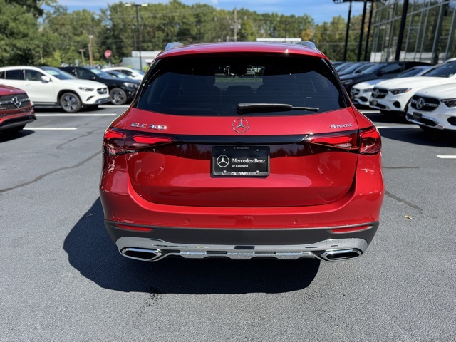 2025 Mercedes Benz GLC 300 4MATIC photo 4
