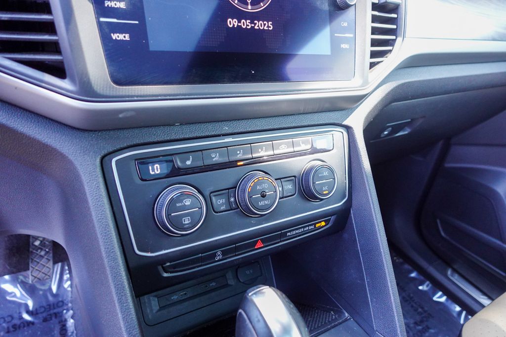 2021 Volkswagen Atlas Cross Sport V6 SE Technology photo 22