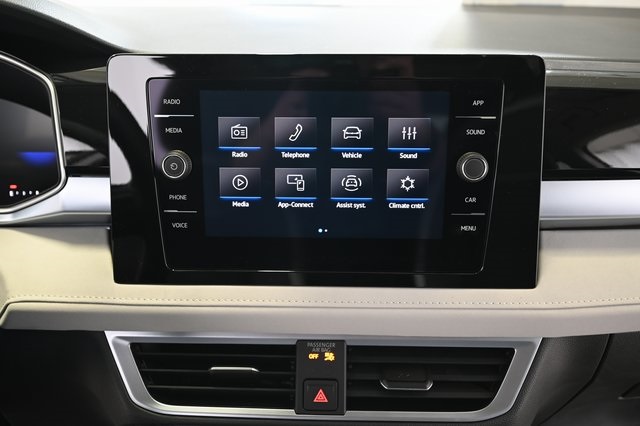 2025 Volkswagen Taos SE photo 4