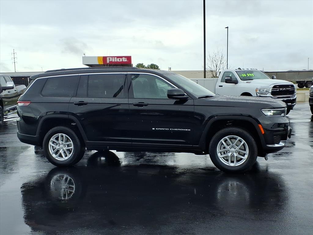 2025 Jeep Grand Cherokee Laredo photo 2