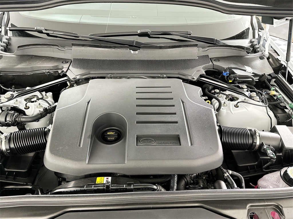 2025 Land Rover Discovery SE photo 29