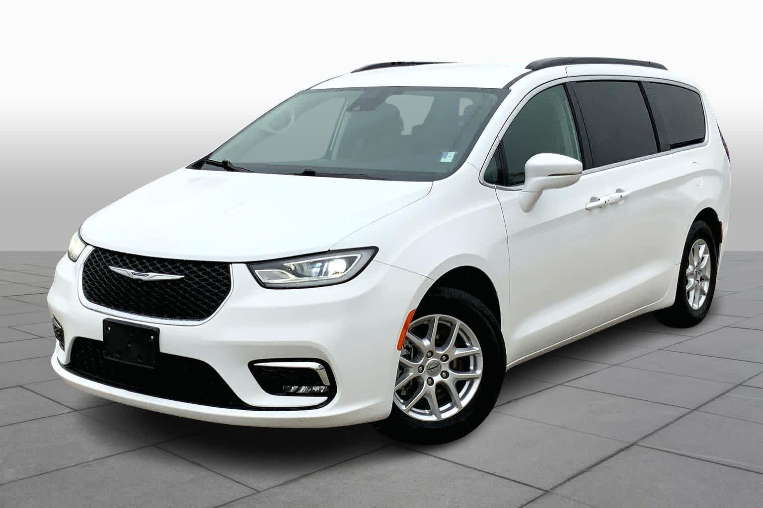 2022 Chrysler Pacifica Touring L's photo