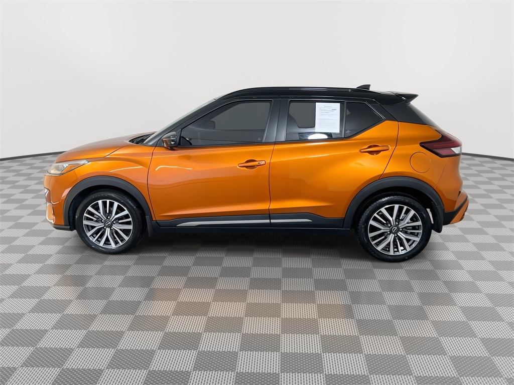 2023 Nissan Kicks SR photo 5