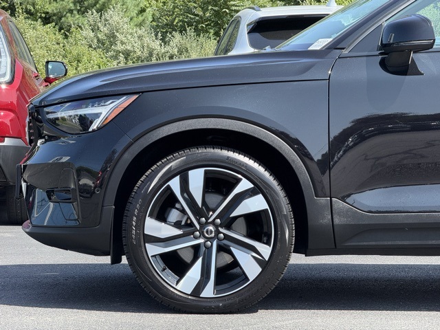 2025 Volvo XC40 Plus photo 27