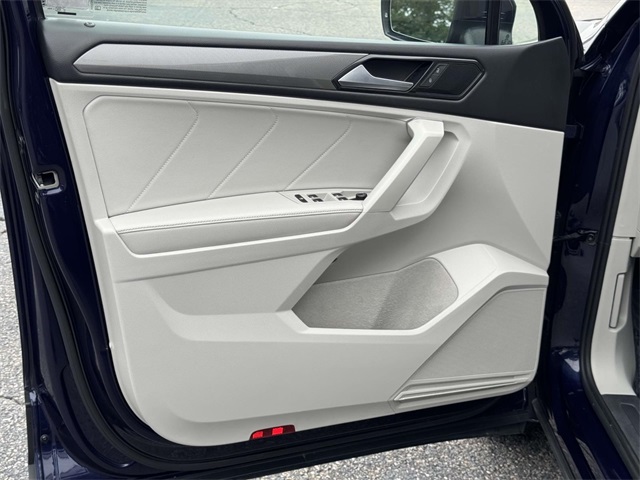 2023 Volkswagen Tiguan SE photo 25