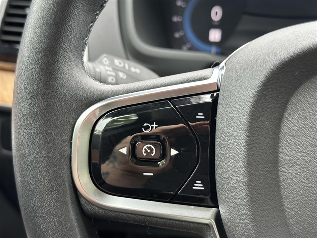 2023 Volvo XC90 B5 Plus photo 19