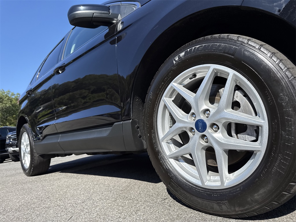 2022 Ford Edge SEL photo 9