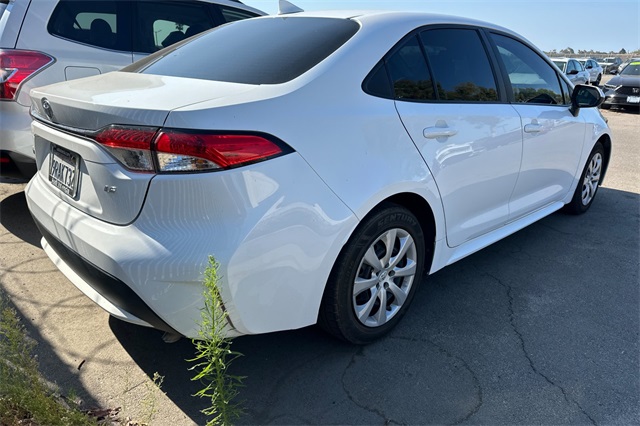 2022 Toyota Corolla LE photo 3