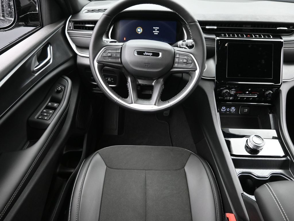 2025 Jeep Grand Cherokee Altitude photo 12