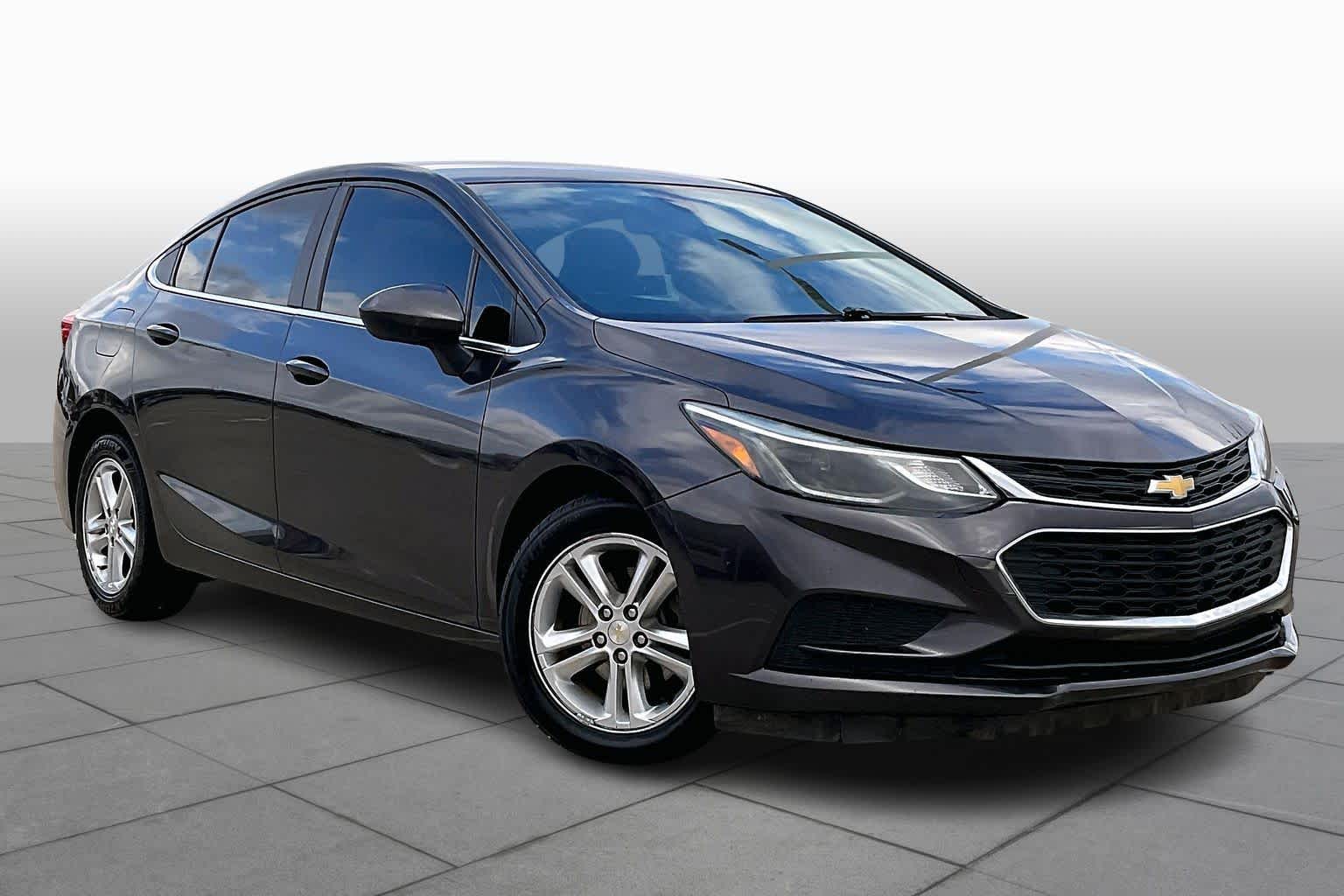2016 Chevrolet Cruze LT photo 2