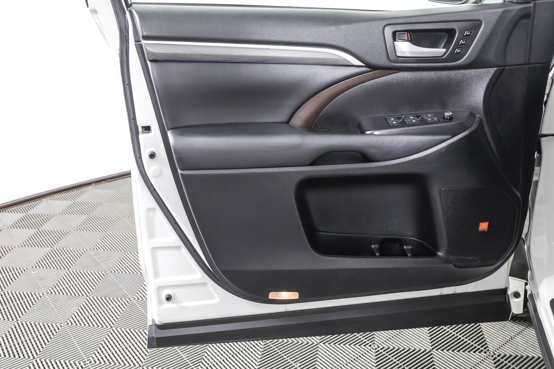 2019 Toyota Highlander Limited photo 23