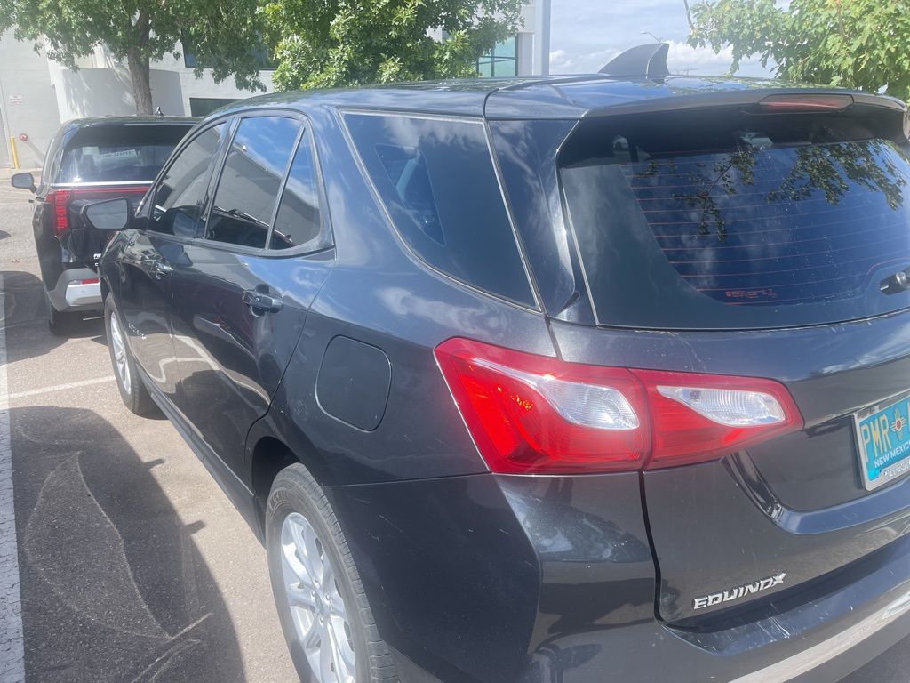 2018 Chevrolet Equinox LS photo 3