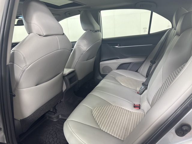 2019 Toyota Camry Hybrid SE photo 12