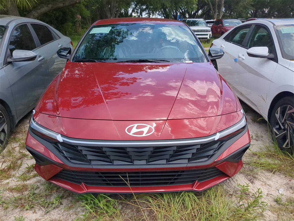2025 Hyundai Elantra SEL Sport photo 2