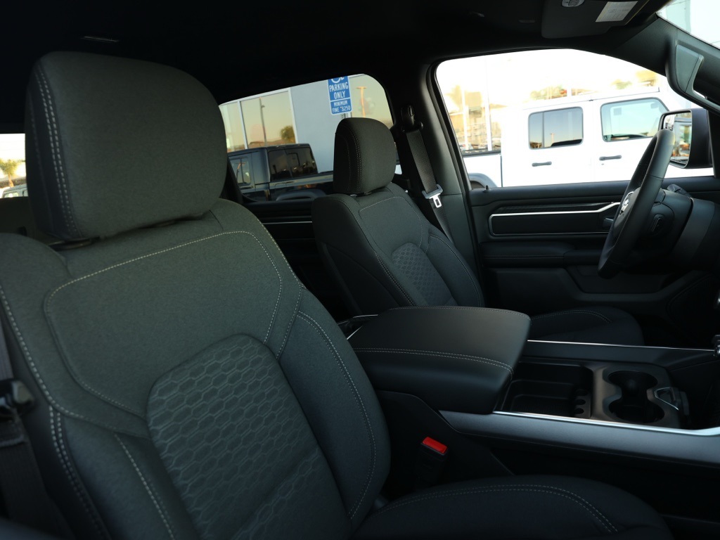 New 2026 Diamond Black Crystal Pearl-Coat Exterior Paint RAM Big Horn/Lone Star image 19