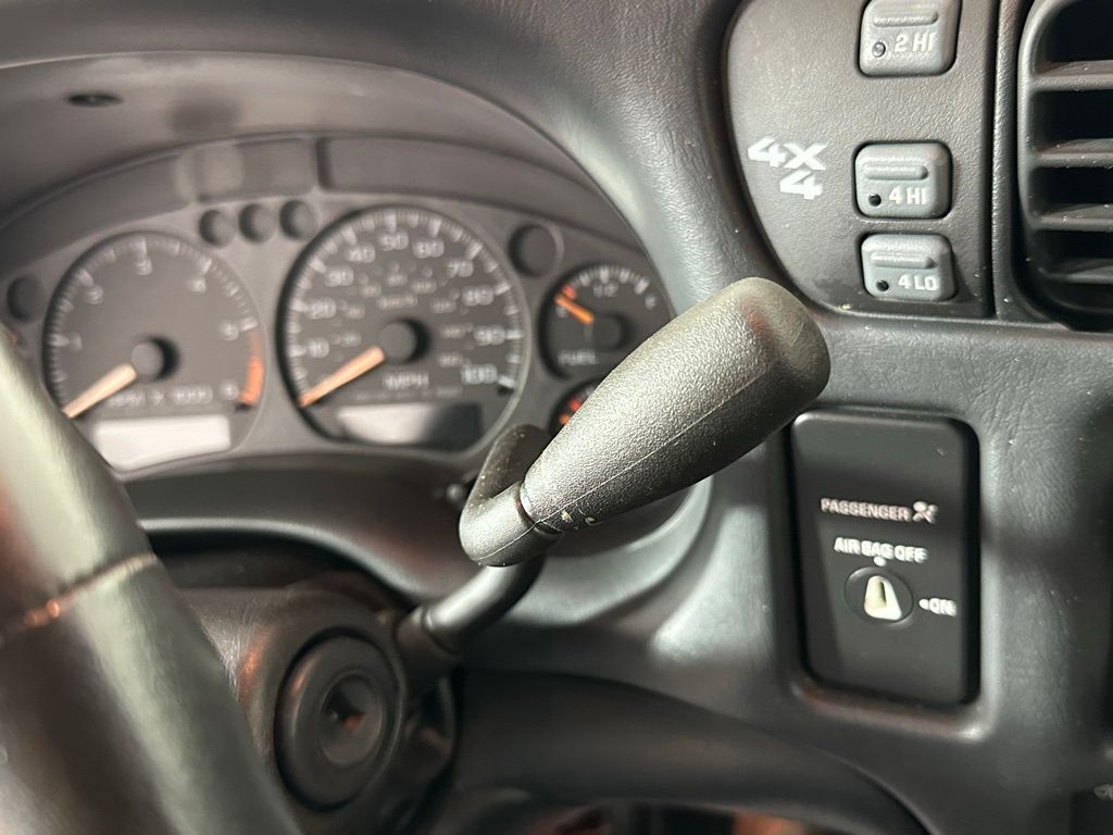 2003 Chevrolet S-10 Pickup photo 15