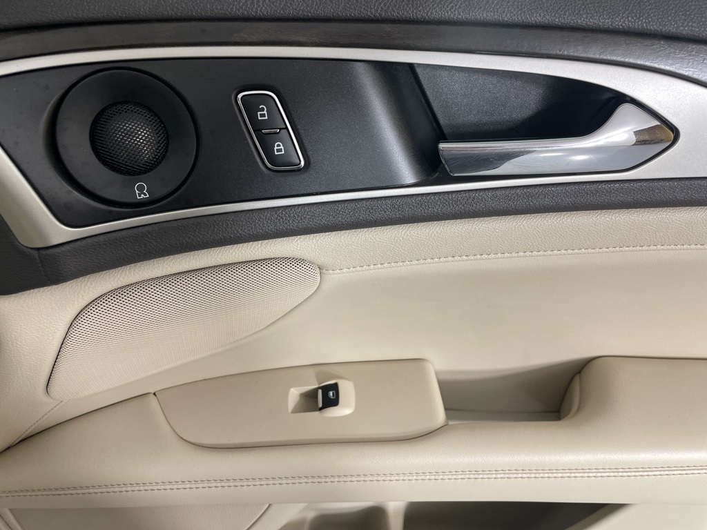 2020 Lincoln MKZ Hybrid Reserve photo 11