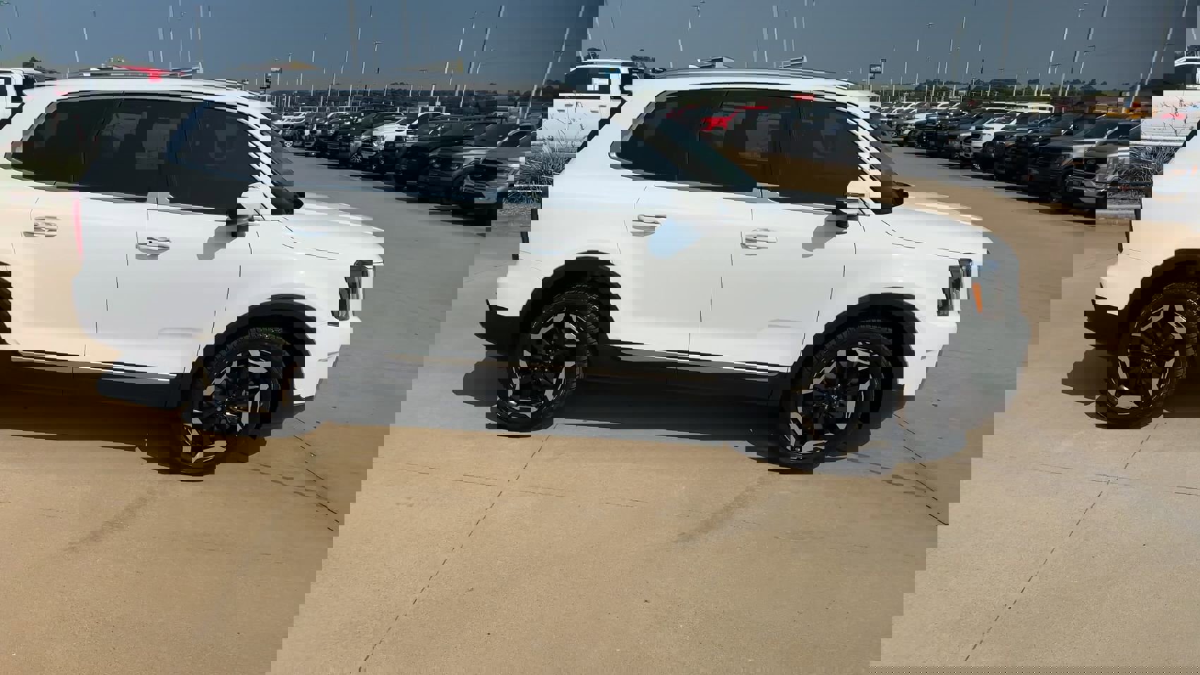 2023 Kia Telluride S photo 2