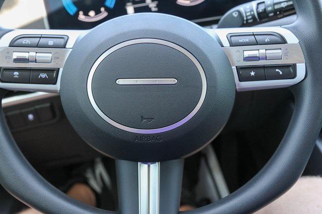 New 2025 Gray Hyundai SE FWD image 17