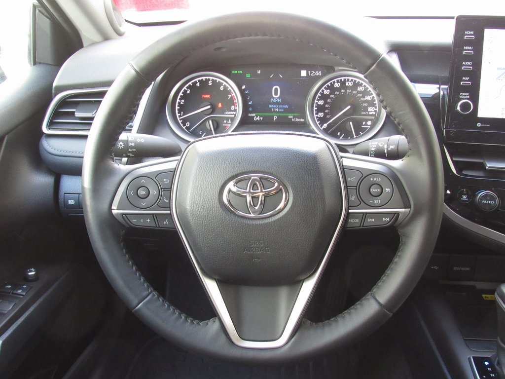 2022 Toyota Camry XLE photo 17