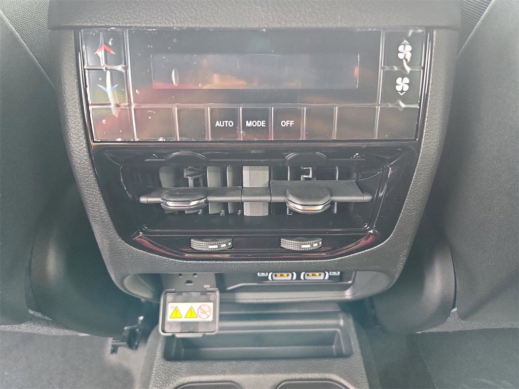 2025 Jeep Grand Cherokee Altitude X photo 31