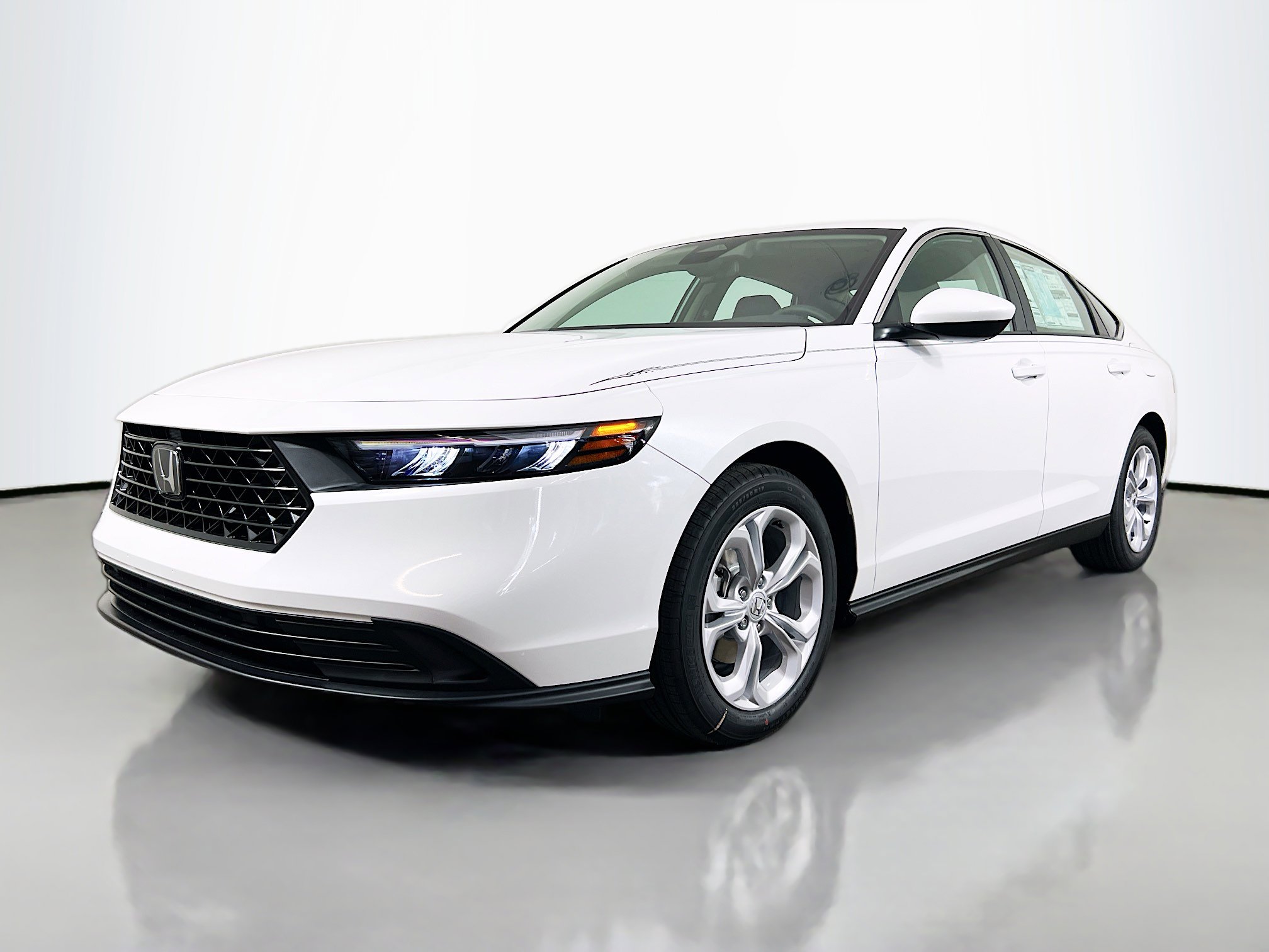 2025 Honda Accord LX photo 4