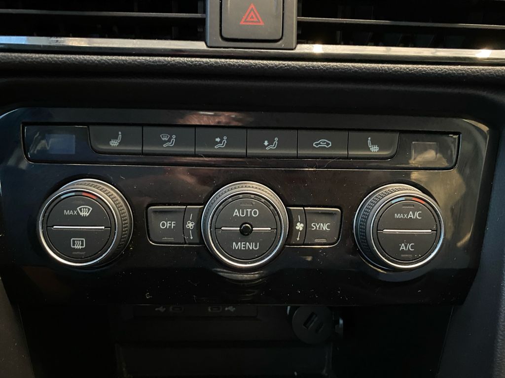 2024 Volkswagen Taos SE photo 23