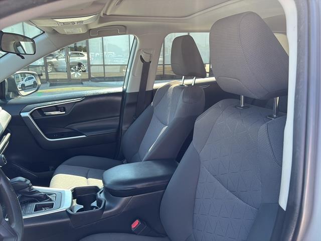 2019 Toyota RAV4 XLE photo 13