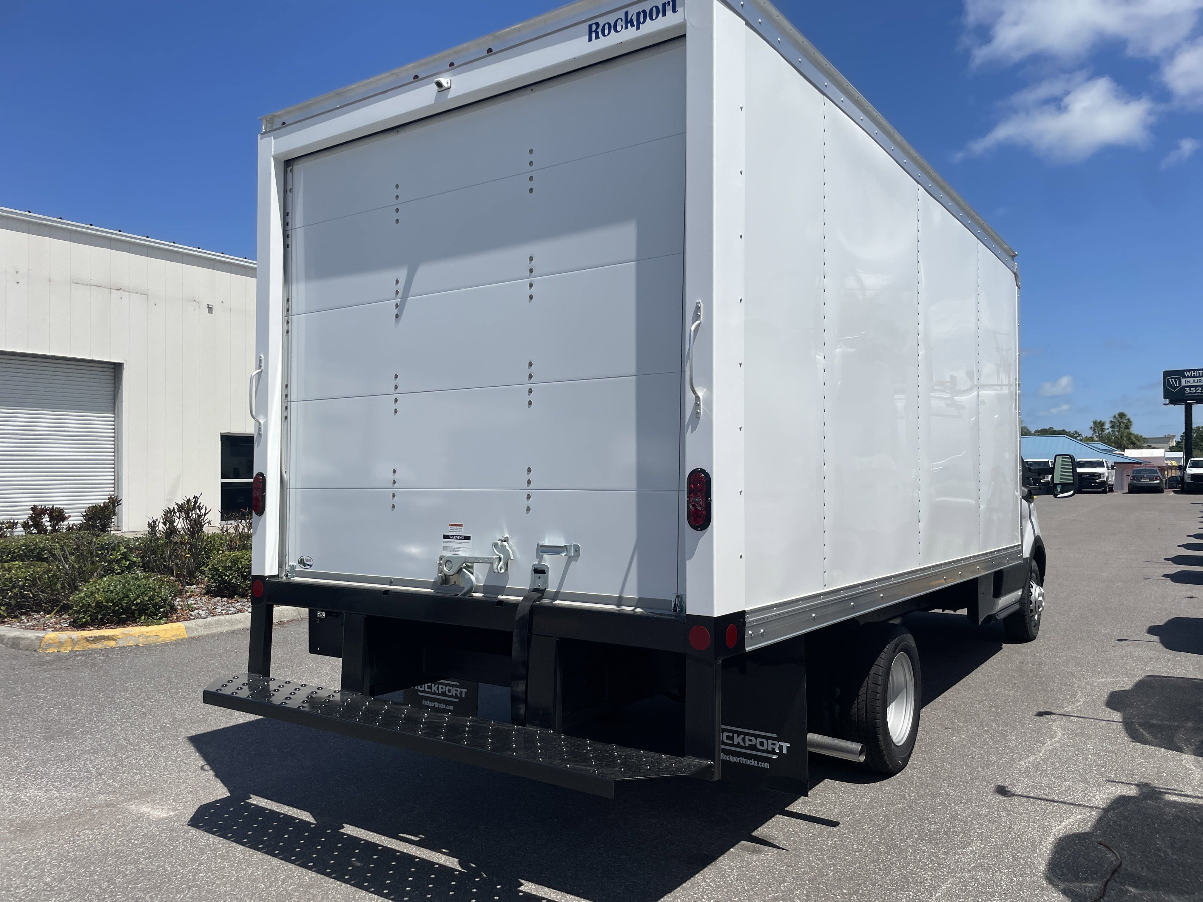 2024 Ford Transit Cutaway photo 4