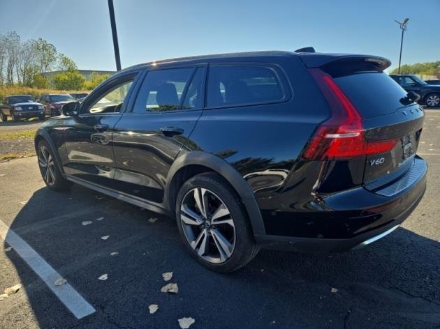 2023 Volvo V60 Cross Country B5 Plus photo 4