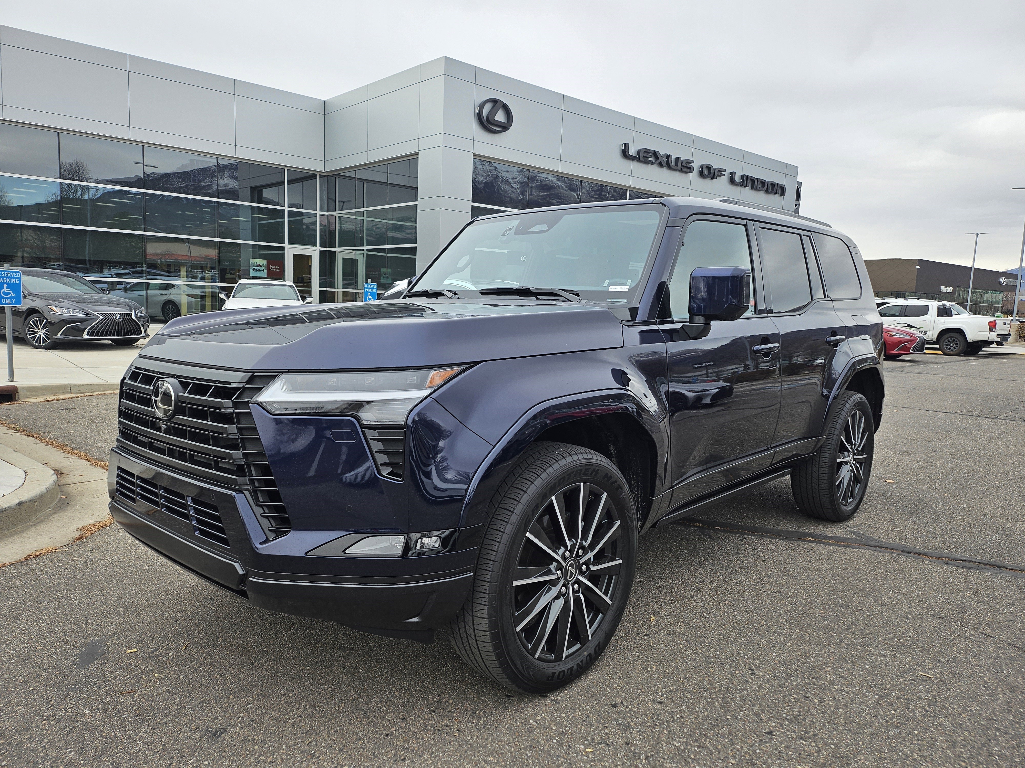 2025 Lexus GX Luxury's photo